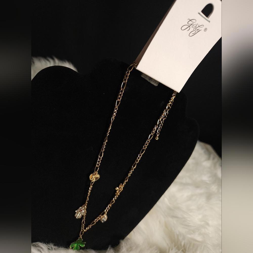 Chic Gold Necklace with Crystal Charms